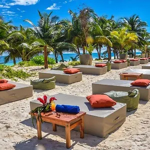 4* Отель Mia Beachfront - Ocean View And Club